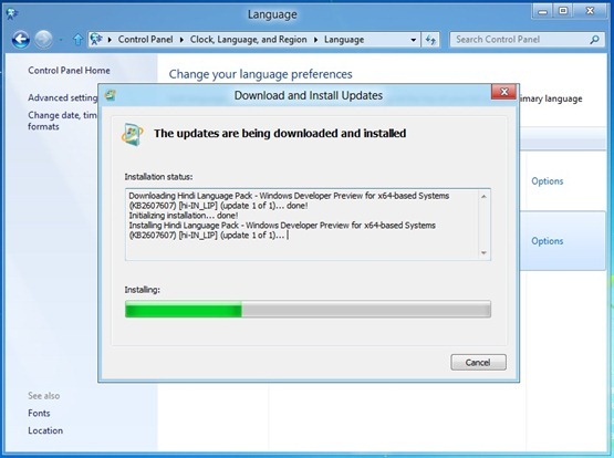 Uma barra de progresso é mostrada em uma caixa de diálogo pop-up. Ela diz "As atualizações estando sendo baixadas e instaladas."