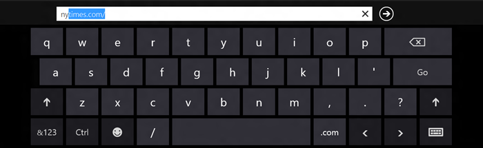 Показана сенсорная клавиатура во время ввода в адресной строке, на клавиатуре присутствуют клавиши "/" и ".com".