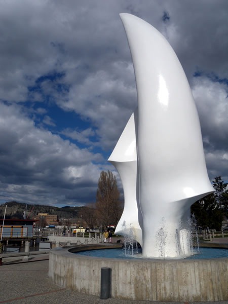 Kelowna's "Sails" fountain