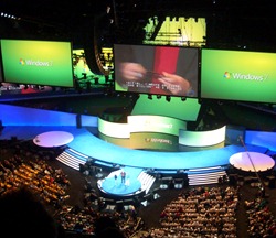 Steve Ballmer kirjutab alla Windows 7 valmissaamise aktile