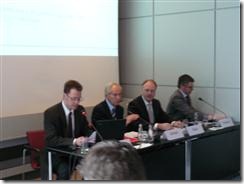 Pressekonferenz zum Auftakt der Cebit mit Bitkom-Präsident Professor August Scheer (2. v. l.) und Messe-Chef Ernst Raue (3. v. l.).