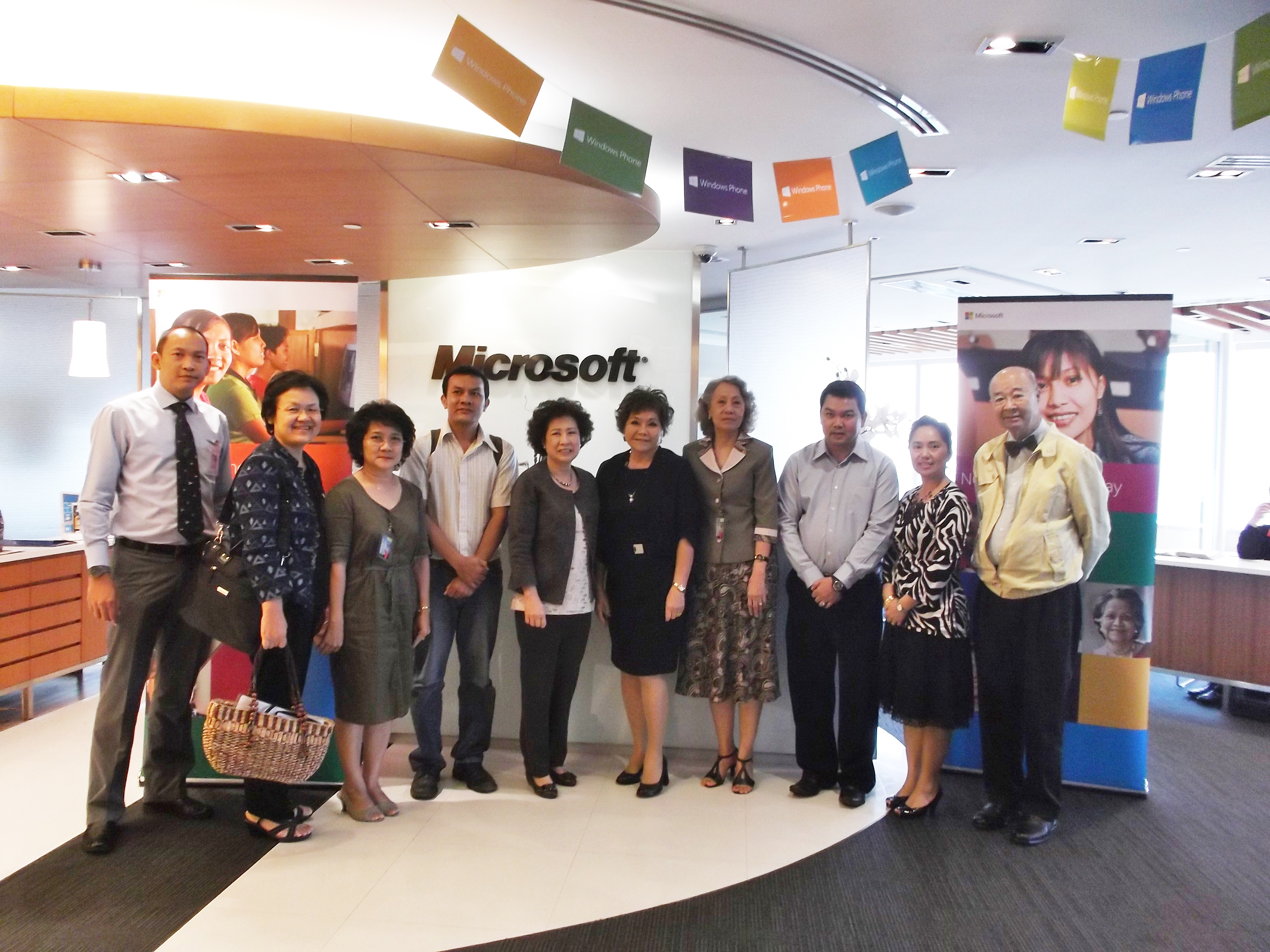 Nine executives from eight non-governmental organisations (NGOs) attended Microsoft’s Thailand NGO Executive Roundtable