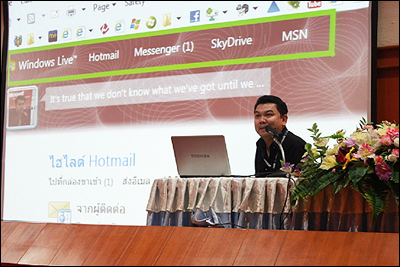 A Microsoft instructor delivers free training on Hotmail to NGO participants